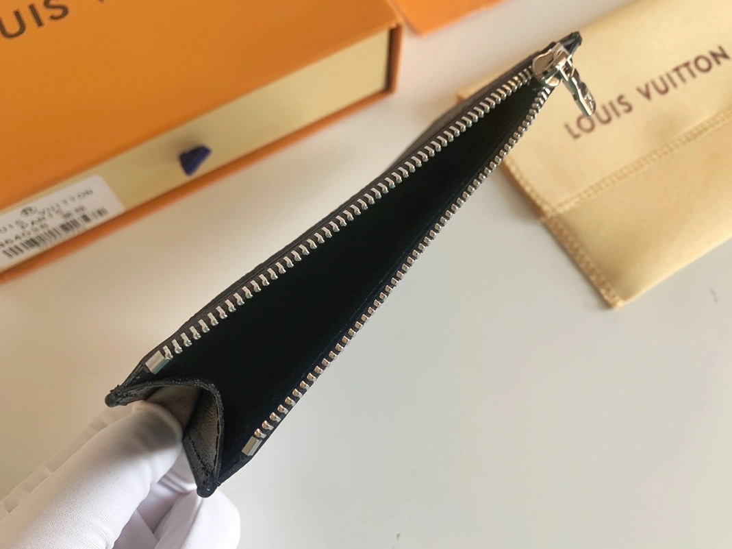 Flexible 1288 Louis Vuitton Card Case For Unisex - Image 4