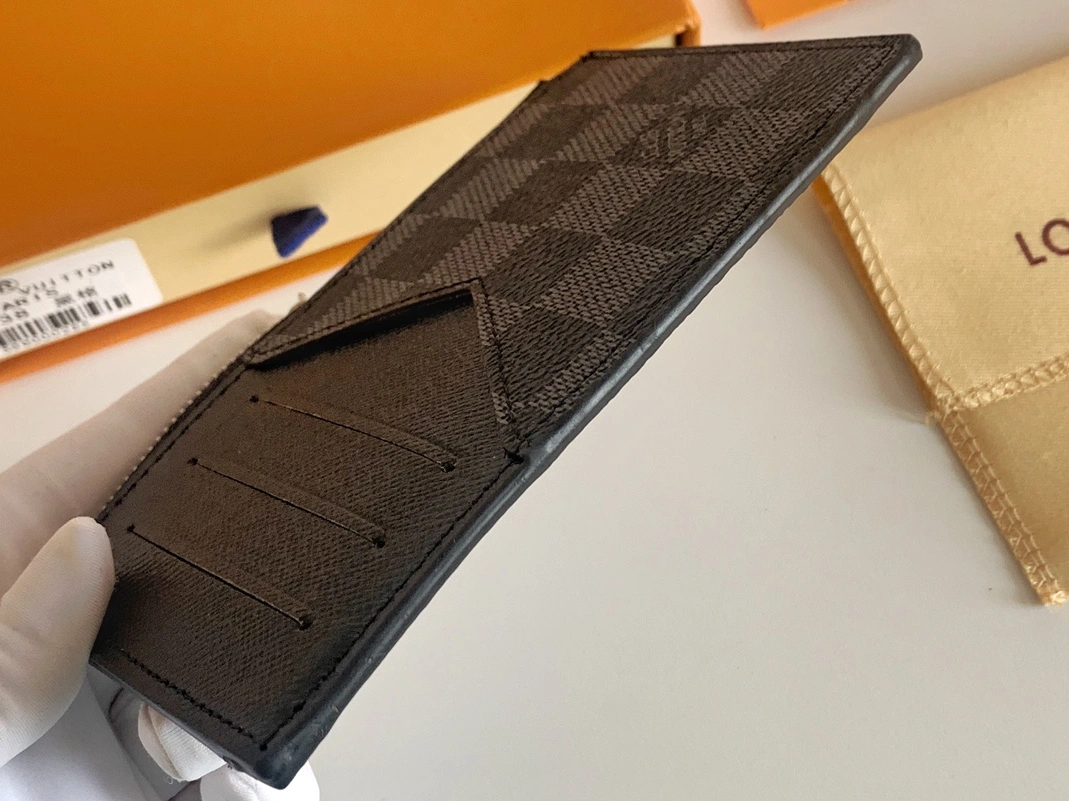 Flexible 1288 Louis Vuitton Card Case For Unisex - Image 6