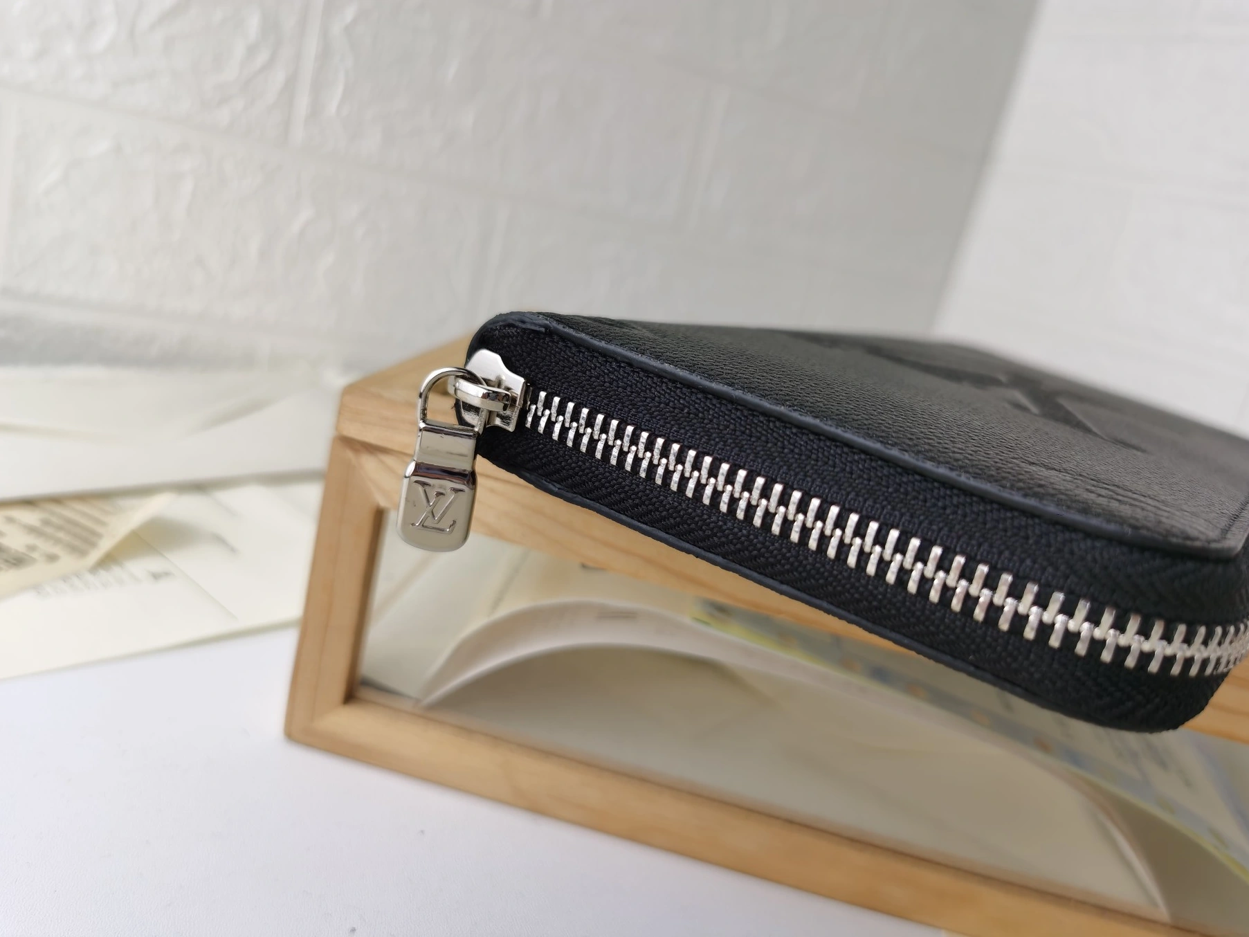 Flexible 2828 Louis Vuitton LV Card Case For Unisex - Image 4