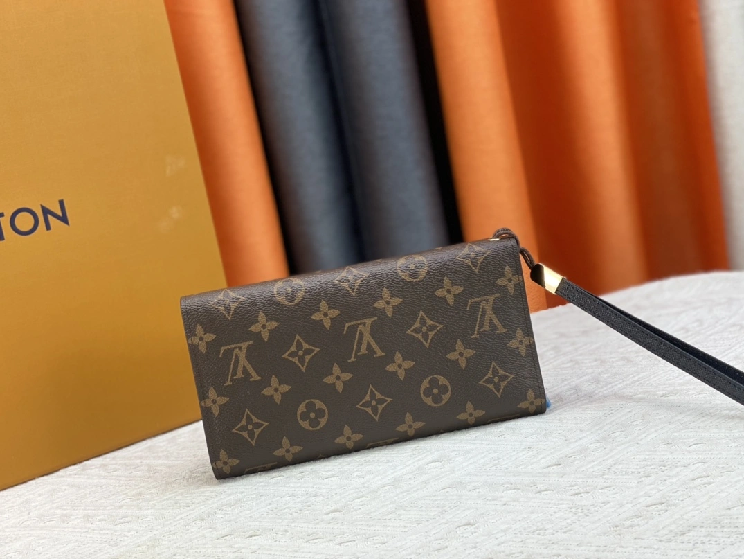 Flexible 3168 Louis Vuitton AAA Quality Wallets For Women - Image 3