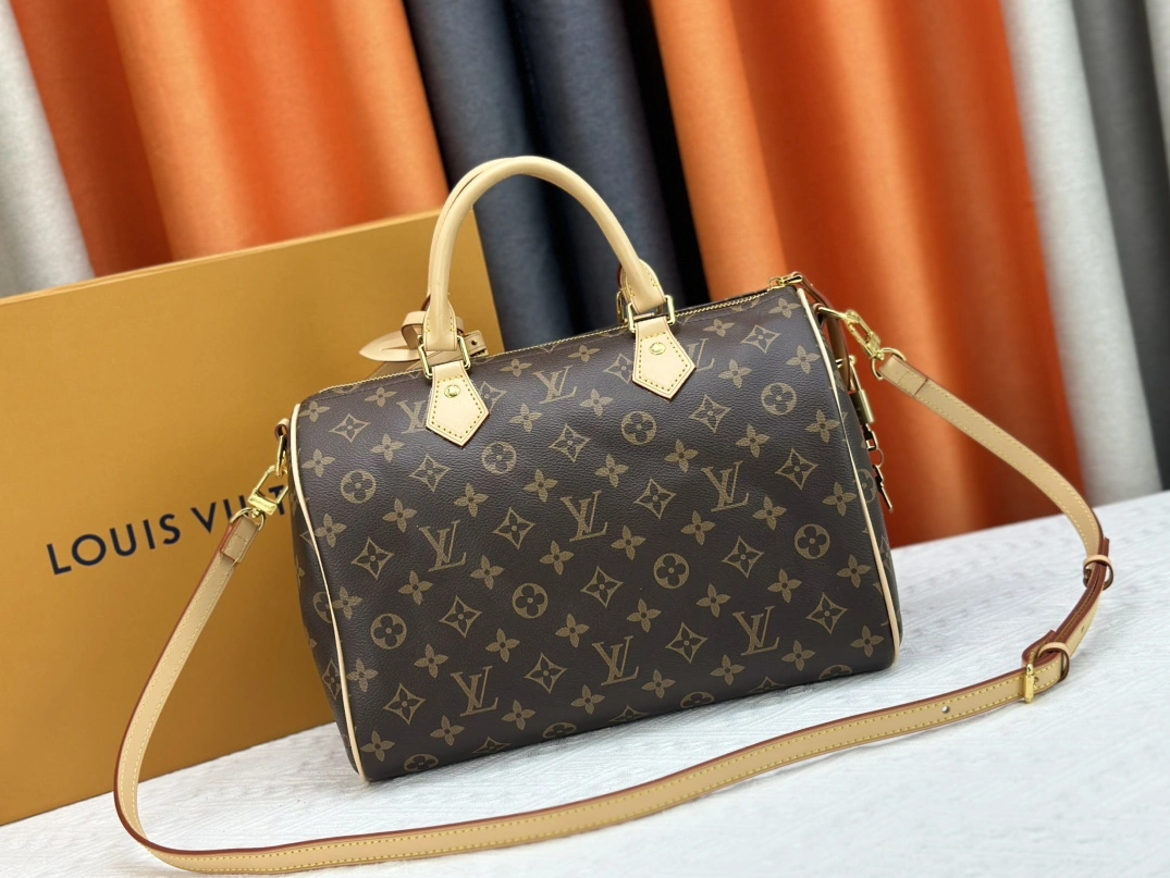 Flexible 4578 Louis Vuitton AAA Quality Handbags For Women - Image 4