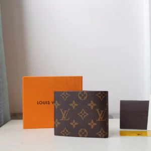 Flexible 8473 Louis Vuitton AAA Quality Wallets