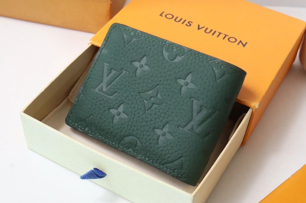 Flexible 9062 Louis Vuitton AAA Quality Wallets