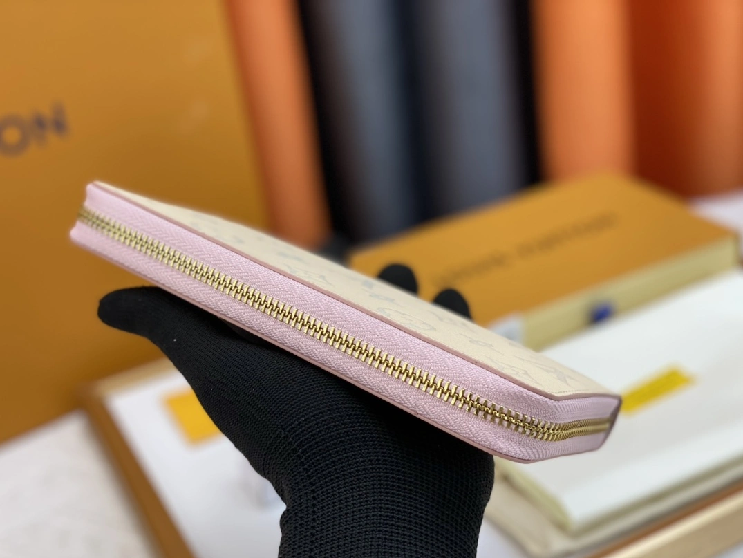 Functional 2040 Louis Vuitton AAA Quality Wallets For Women - Image 4