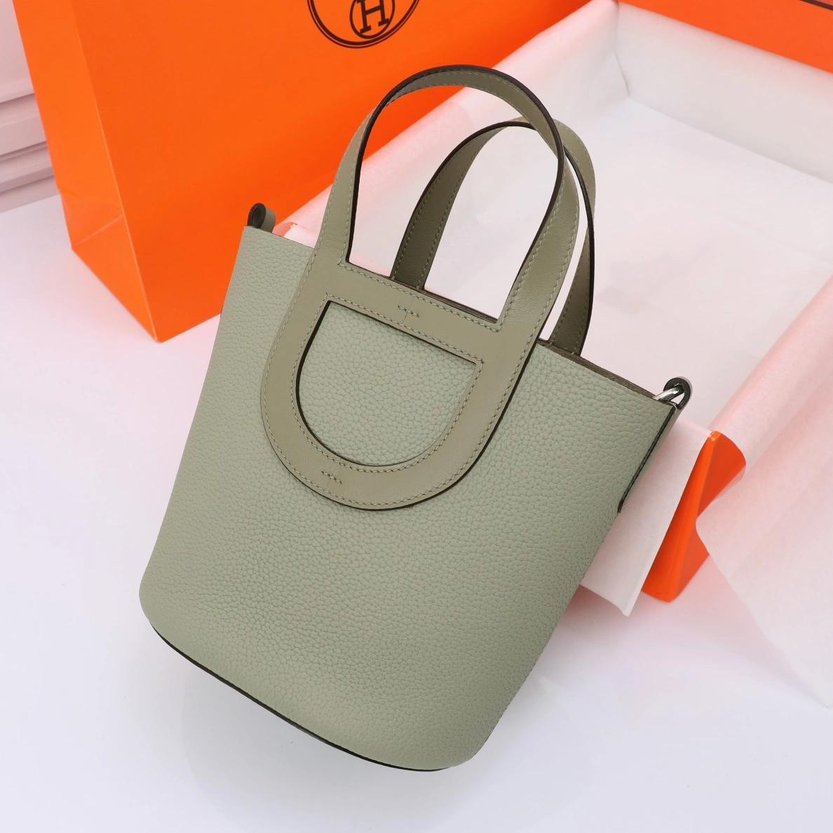 Hermes AAA Quality Handbags In Silver For Women Resilient 6021
