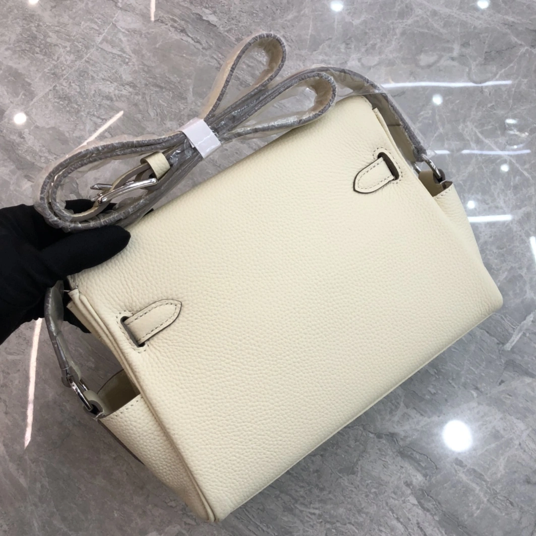 Hermes AAA Quality Messenger Bags For Women Durable 7325 - Image 4