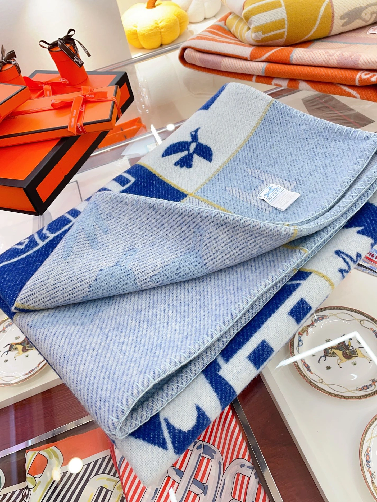 Hermes Blanket Versatile 4931 - Image 4