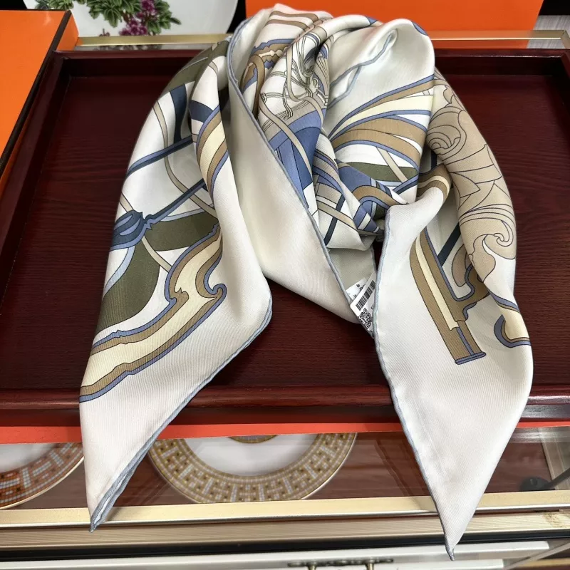 Hermes Silk Squares Popular 8222 - Image 4