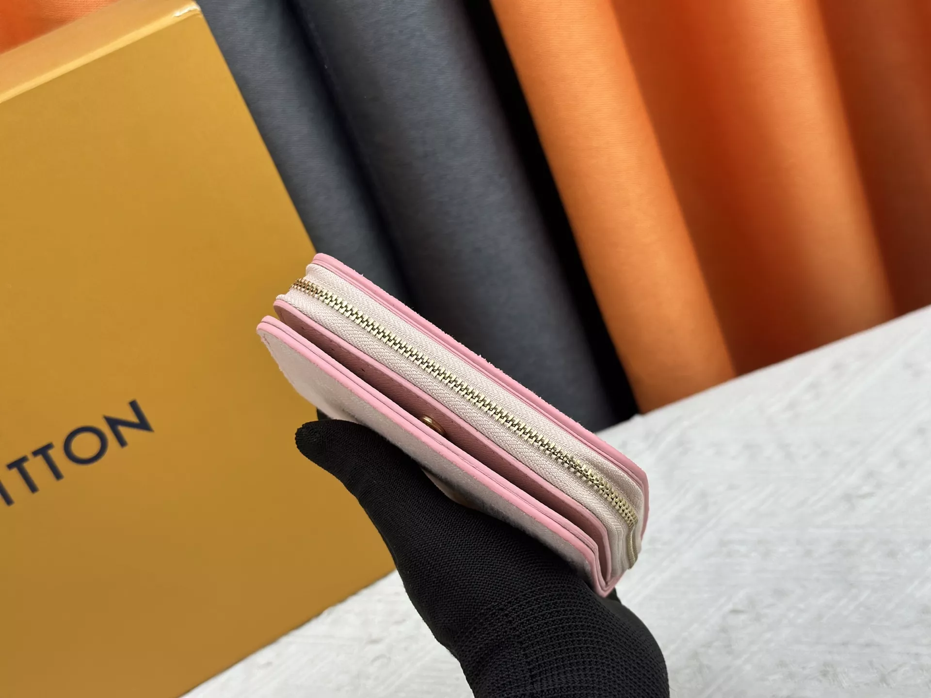 Lightweight 2231 Louis Vuitton LV Card Case For Women - Image 4