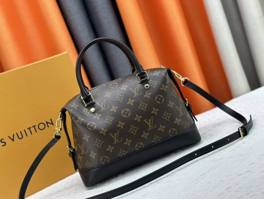 Lightweight 7134 Louis Vuitton AAA Quality Handbags For Women - Image 4