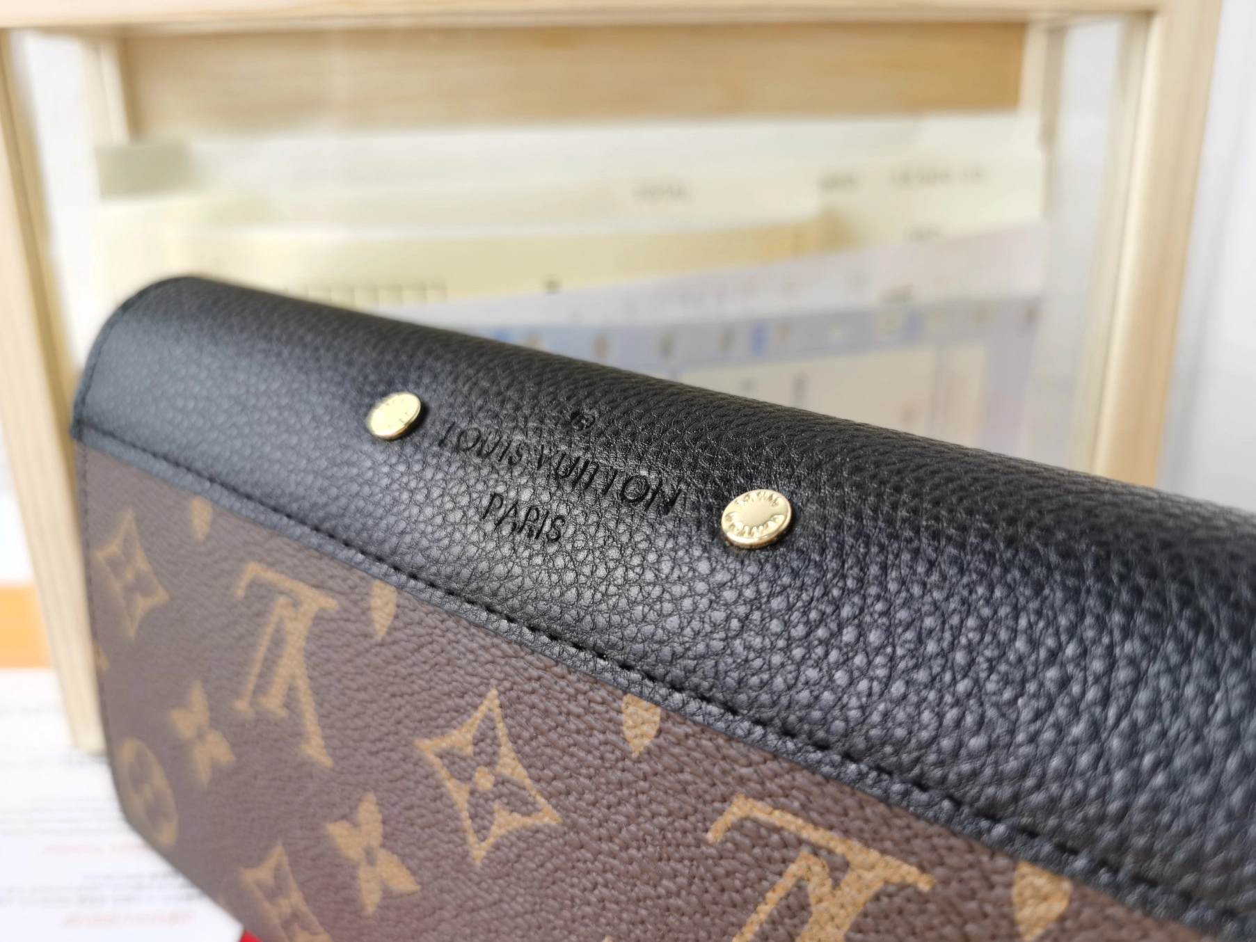 Lightweight 7801 Louis Vuitton LV Card Case For Women - Image 4