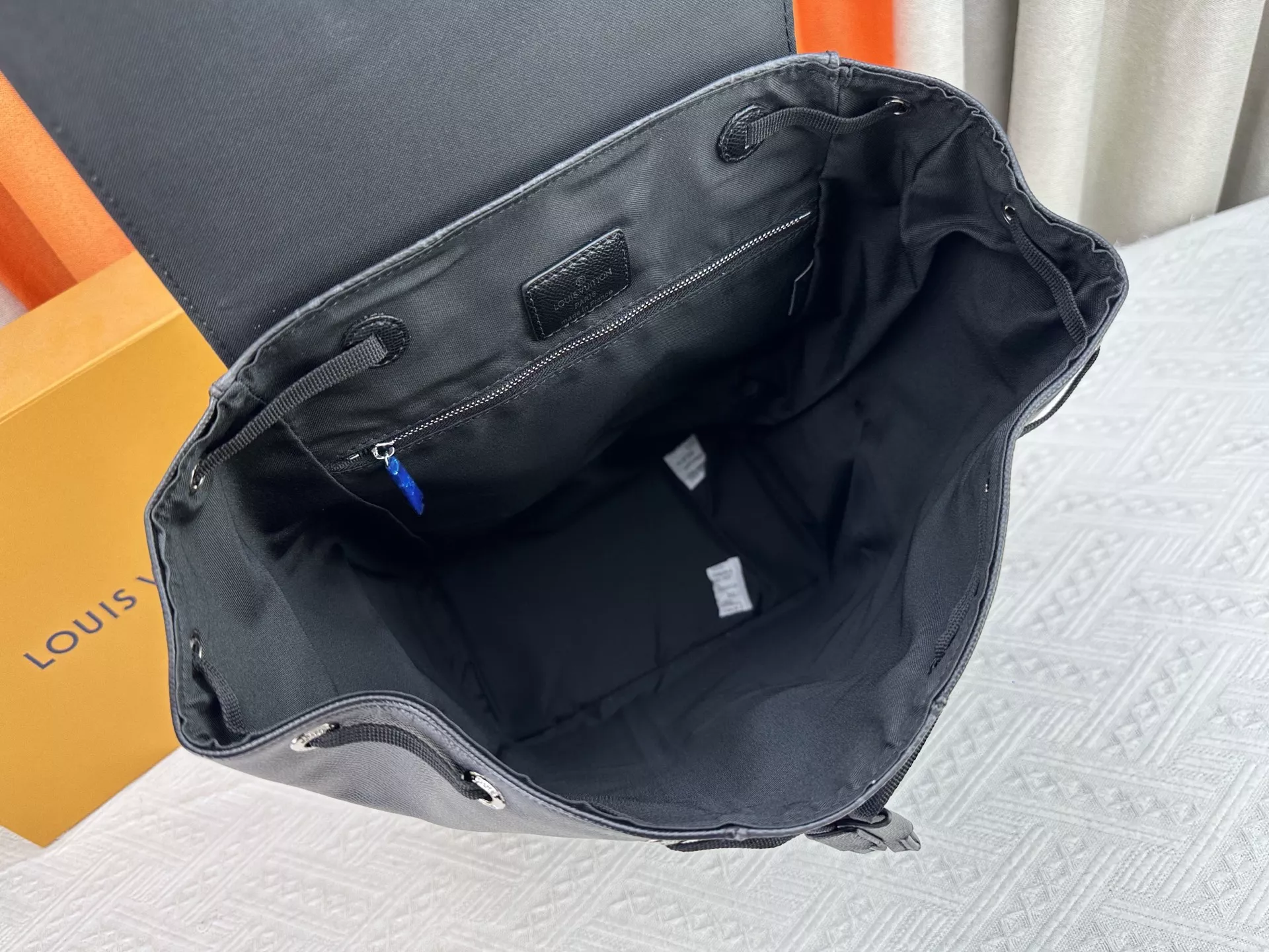 Louis Vuitton AAA Quality Backpacks For Unisex Comfortable 8089 - Image 8