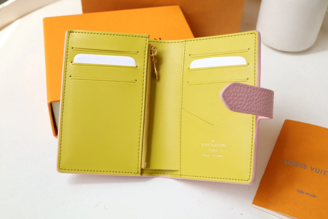 Louis Vuitton AAA Quality Card Case Durable 3063 - Image 5