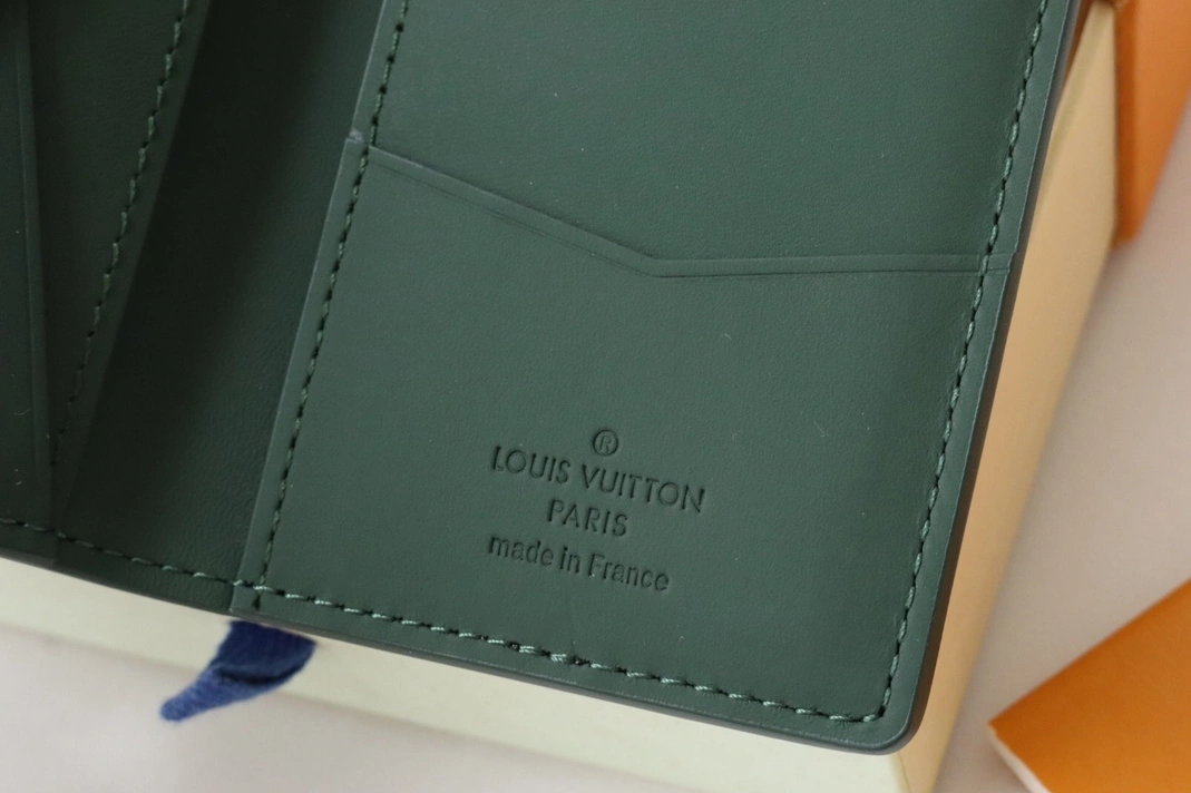 Louis Vuitton AAA Quality Card Case Efficient 4653 - Image 5