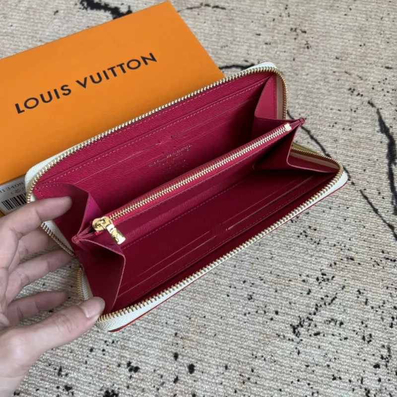 Louis Vuitton AAA Quality Card Case For Women Versatile 9036 - Image 5