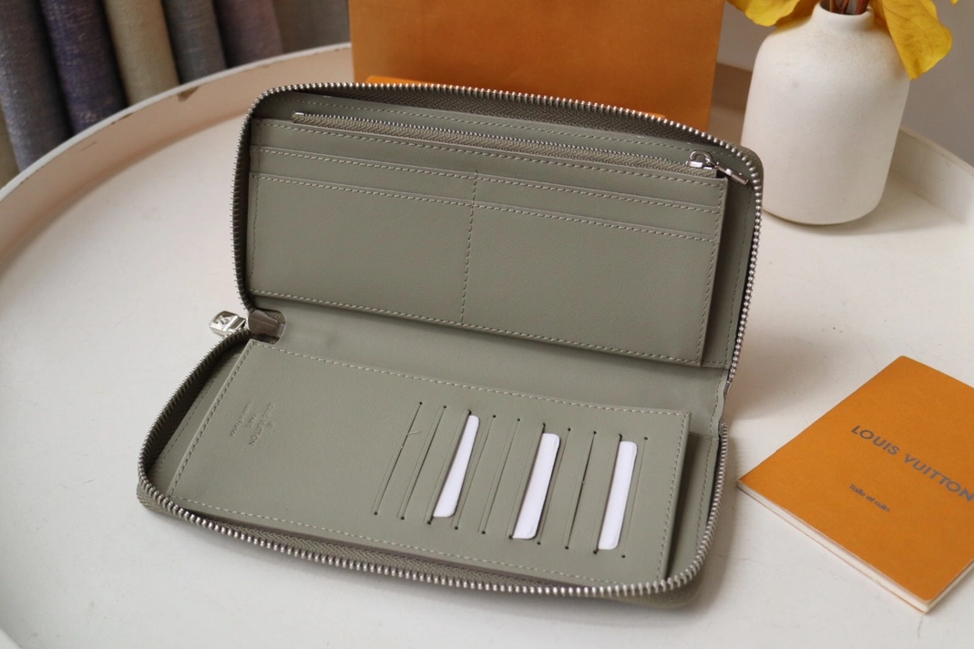 Louis Vuitton AAA Quality Card Case Sleek 6508 - Image 4