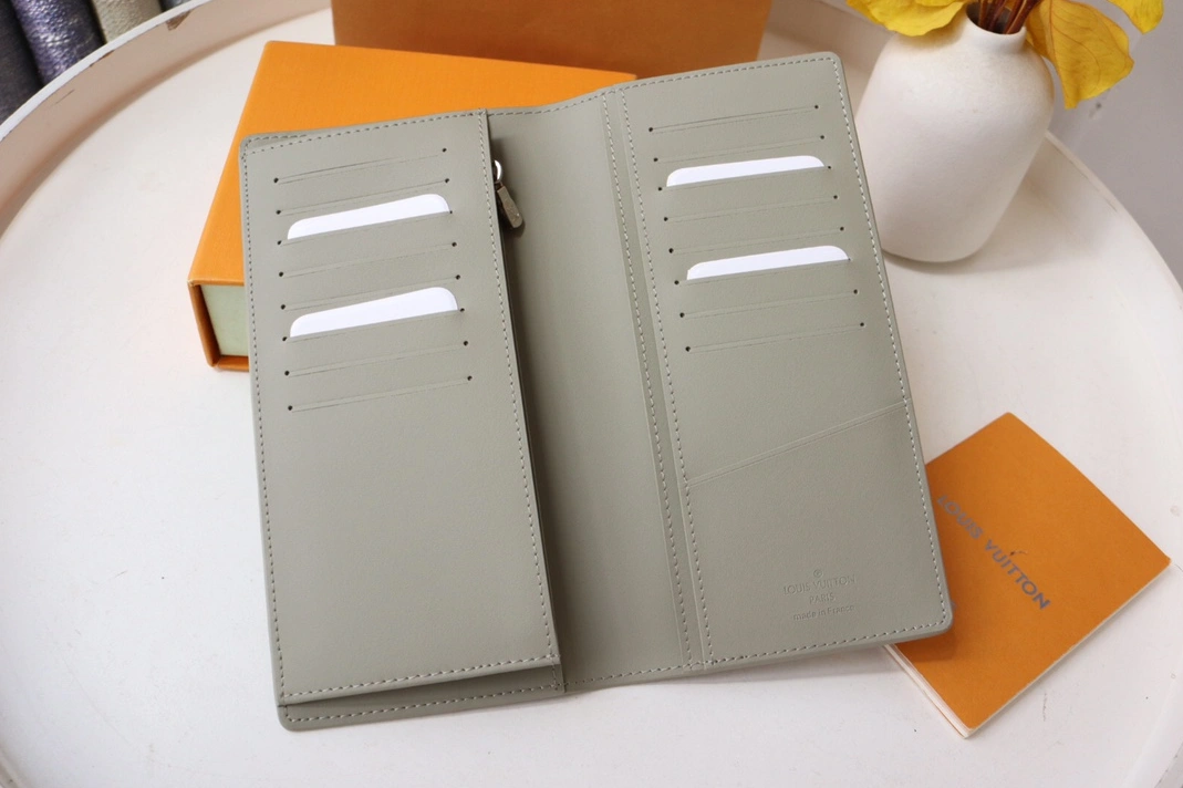 Louis Vuitton AAA Quality Card Case Timeless 8269 - Image 4