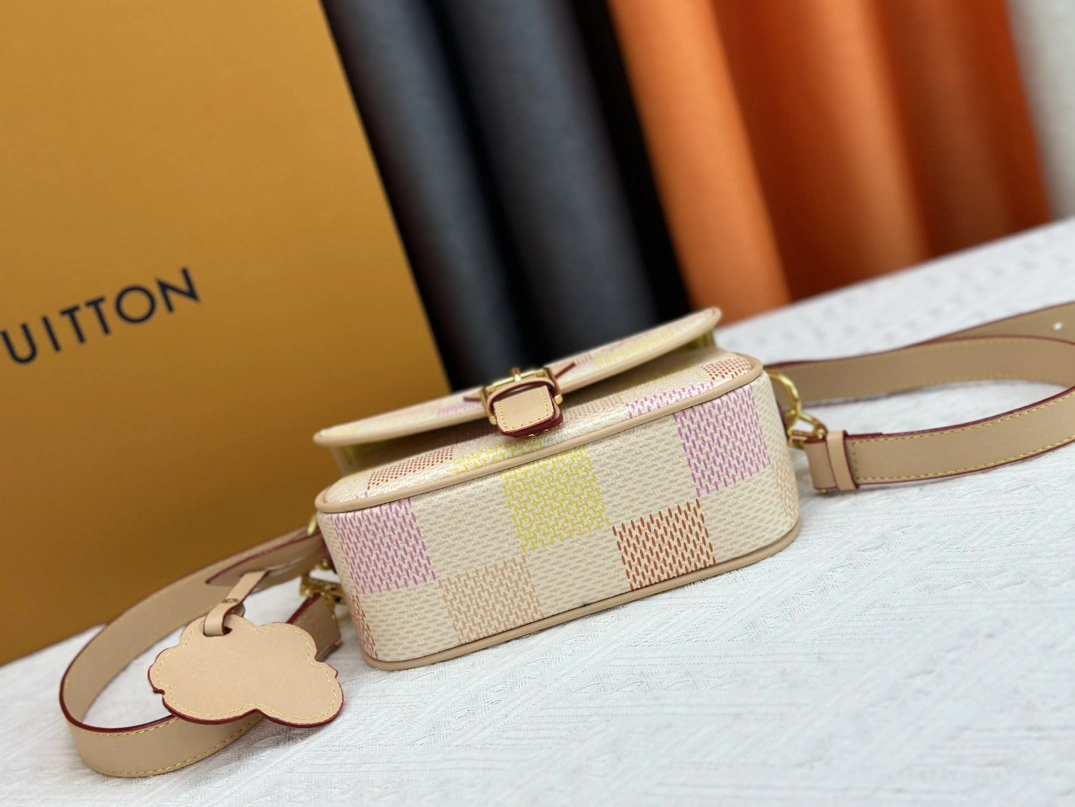 Louis Vuitton AAA Quality Messenger Bags For Women BestValue 1778 - Image 5