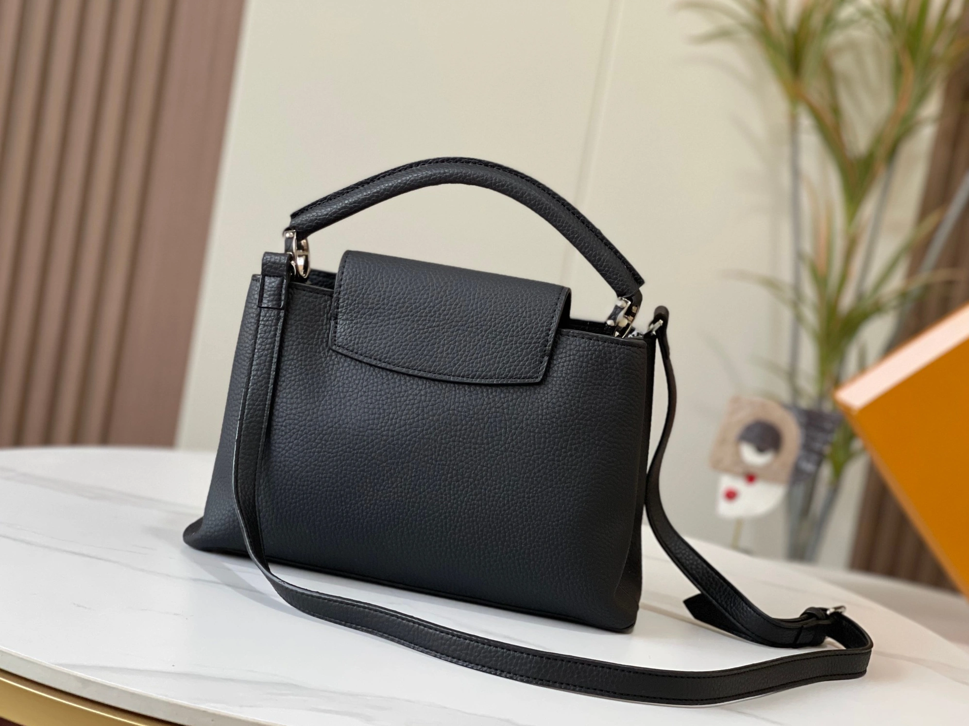 Louis Vuitton AAA Quality Messenger Bags For Women Classic 8136 - Image 3