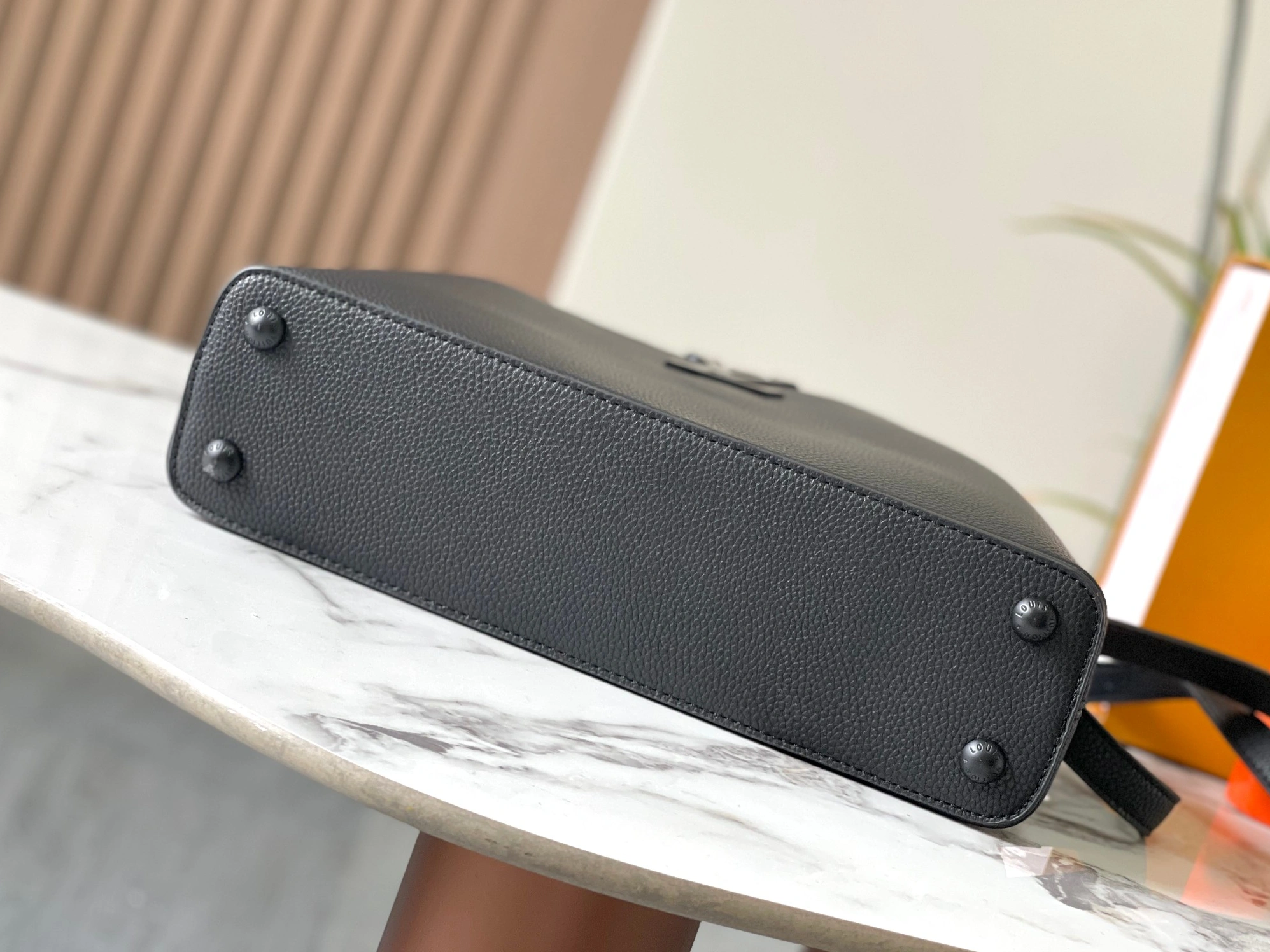 Louis Vuitton AAA Quality Messenger Bags For Women Cozy 223 - Image 4