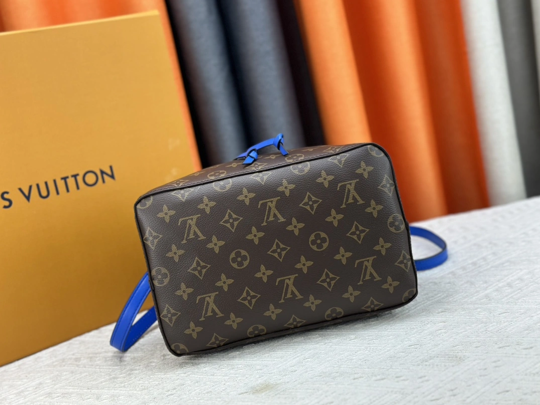 Louis Vuitton AAA Quality Messenger Bags For Women Durable 3656 - Image 4