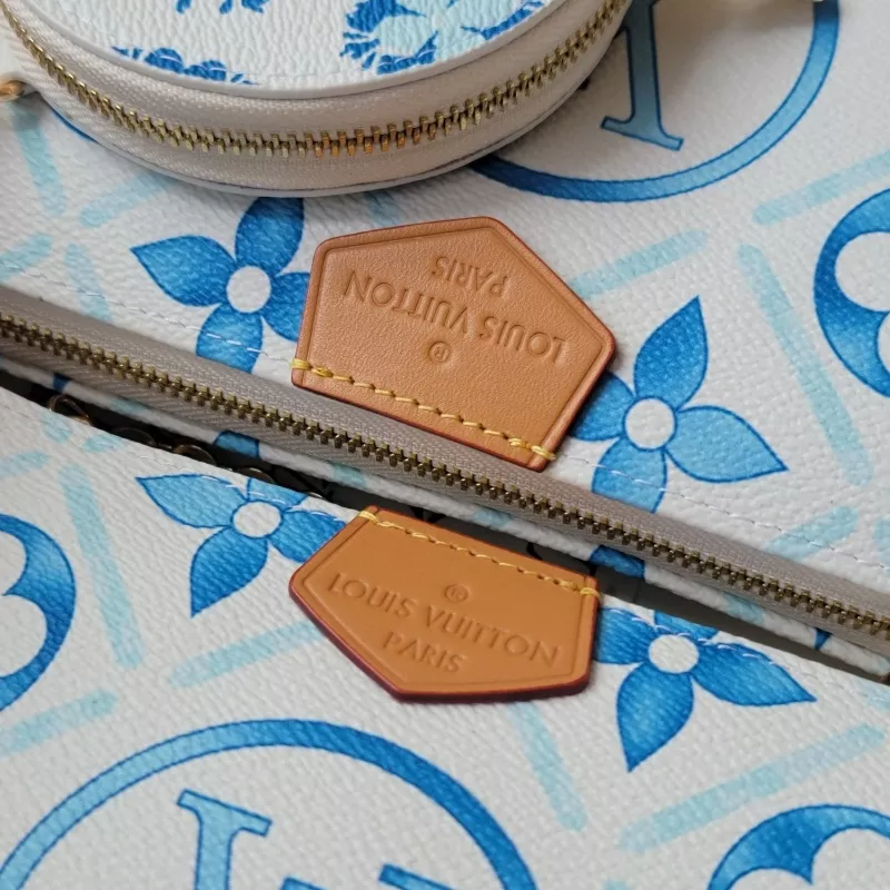 Louis Vuitton AAA Quality Messenger Bags For Women Sleek 1099 - Image 4