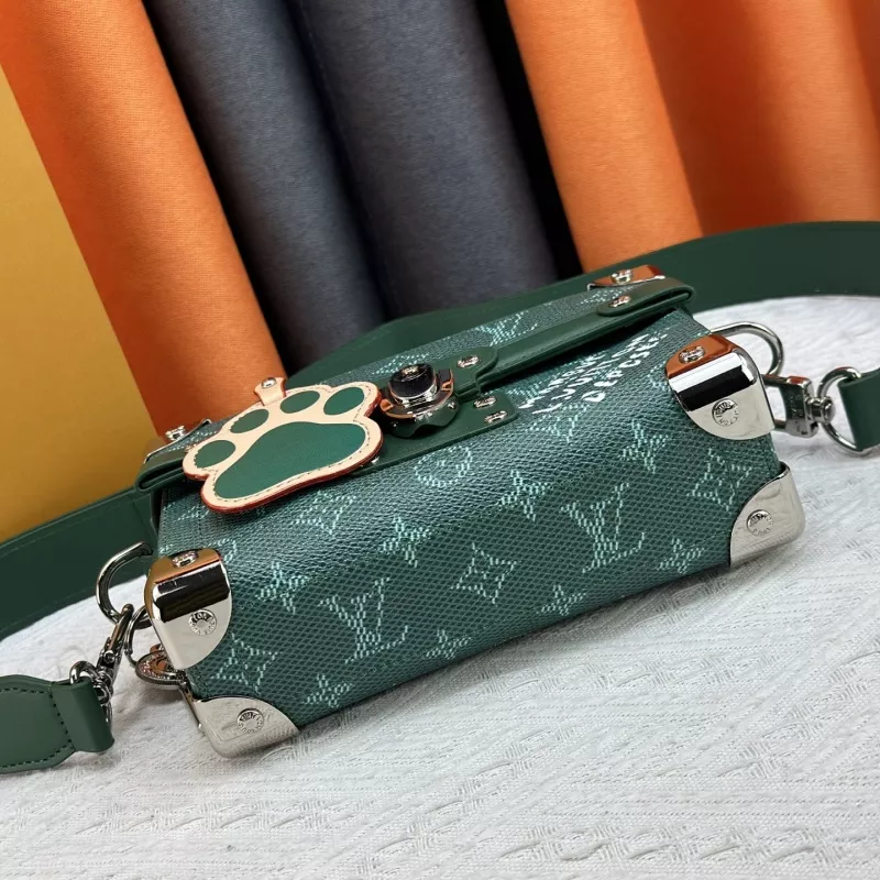 Louis Vuitton AAA Quality Messenger Bags For Women SportInspired 8138 - Image 5