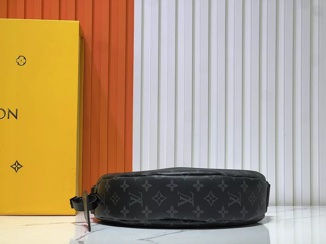 Louis Vuitton AAA Quality Messenger Bags For Women Trendsetting 2712 - Image 5