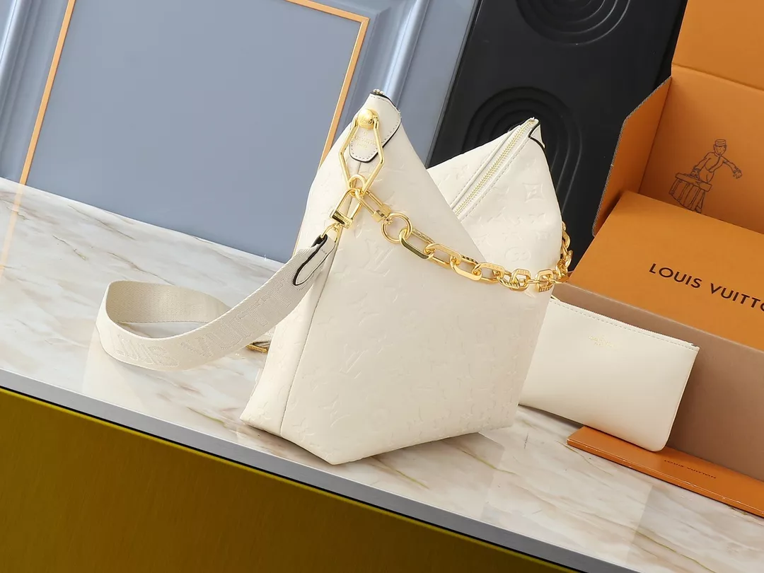 Louis Vuitton AAA Quality Messenger Bags For Women Unique 6985