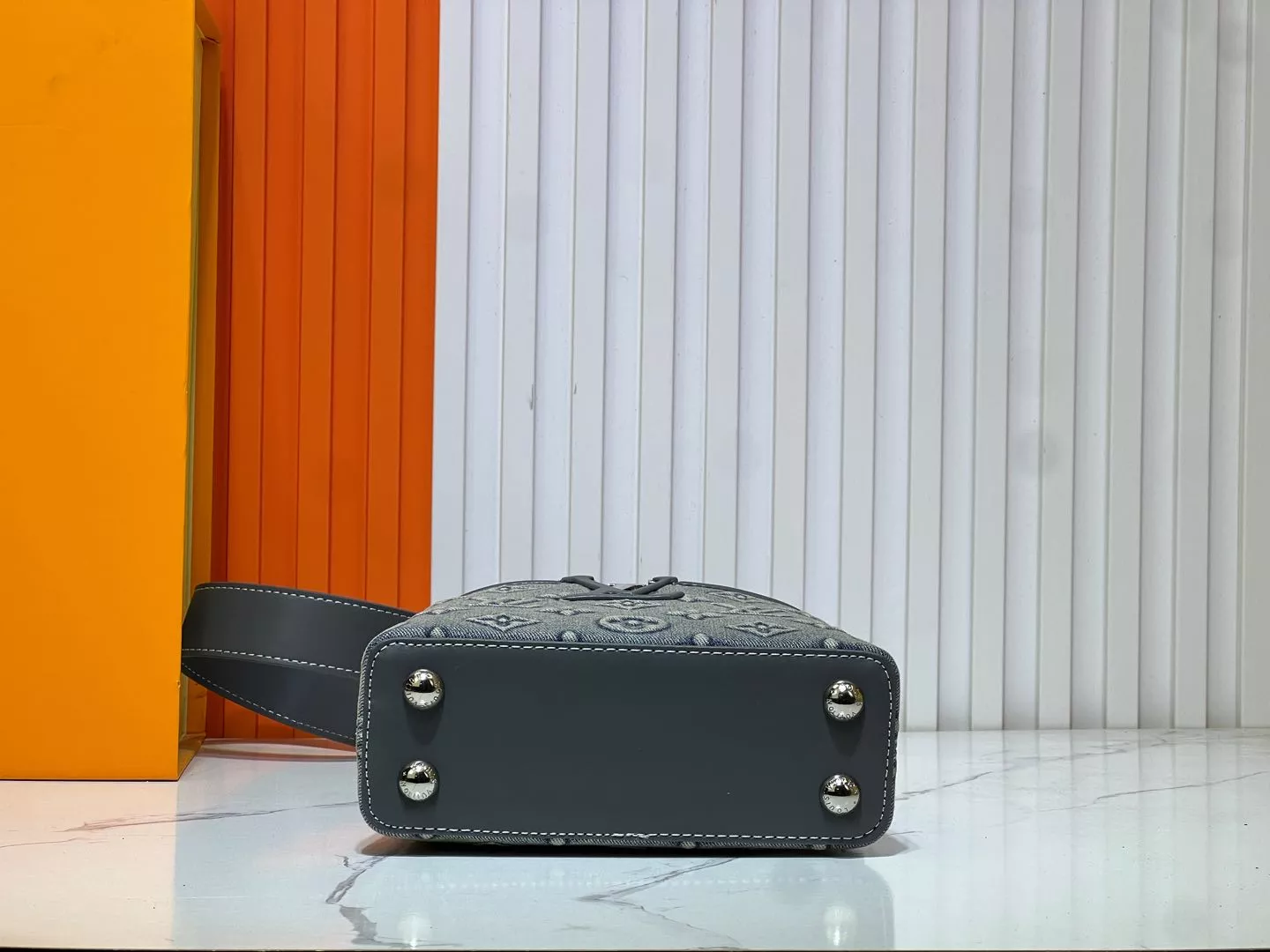 Louis Vuitton AAA Quality Messenger Bags For Women Vibrant 214 - Image 7