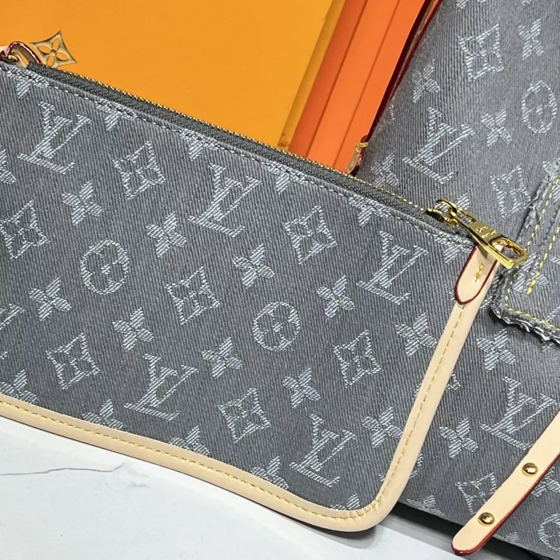 Louis Vuitton AAA Quality Shoulder Bags For Women Breathable 2622 - Image 3