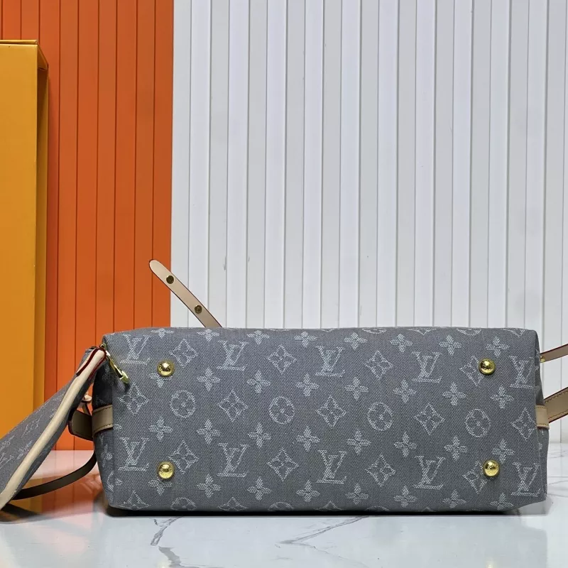 Louis Vuitton AAA Quality Shoulder Bags For Women Breathable 2622 - Image 5