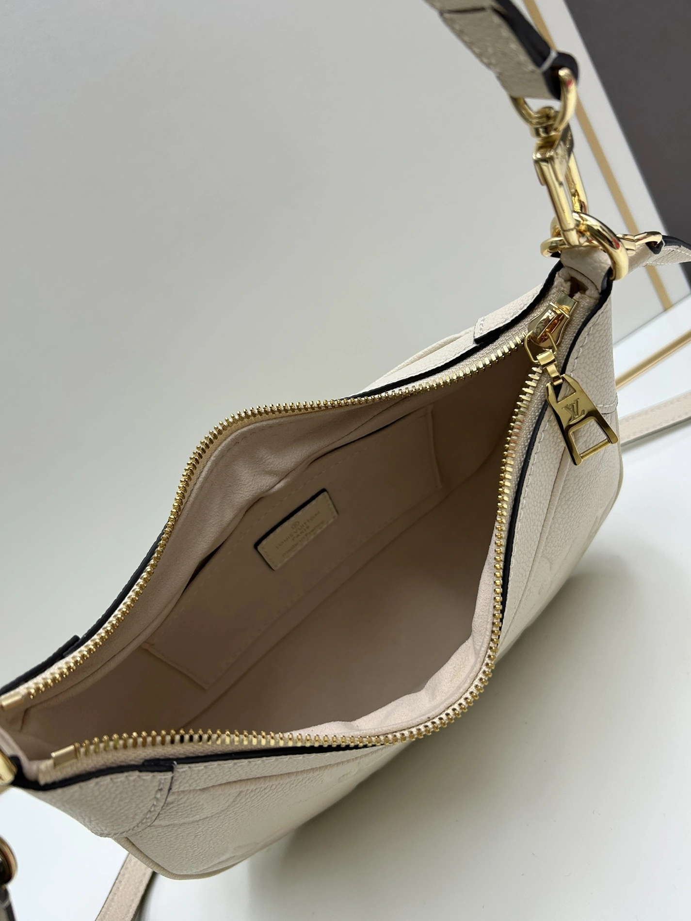 Louis Vuitton AAA Quality Shoulder Bags For Women Bright 7822 - Image 7