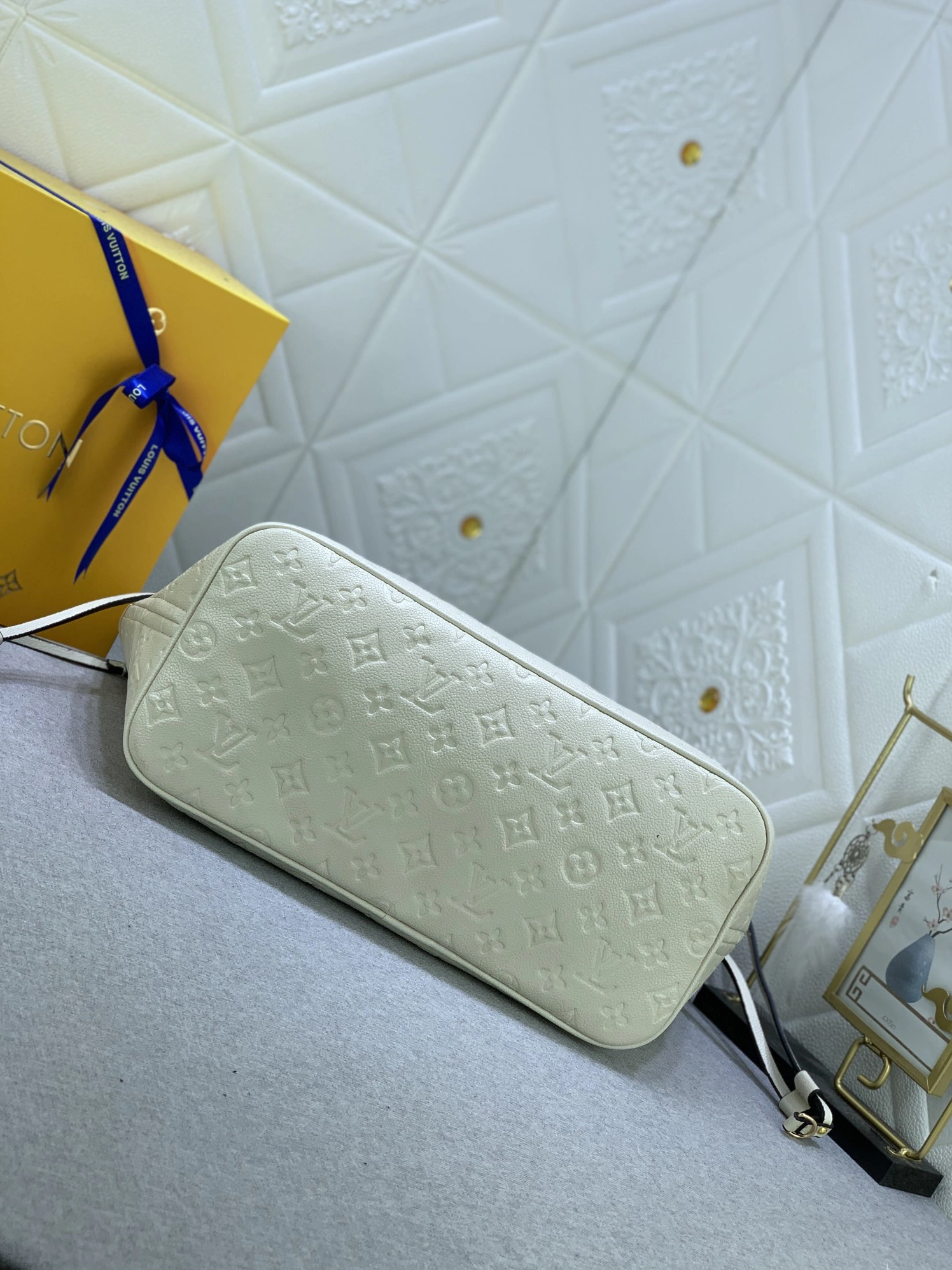 Louis Vuitton AAA Quality Shoulder Bags For Women Minimalist 8165 - Image 3