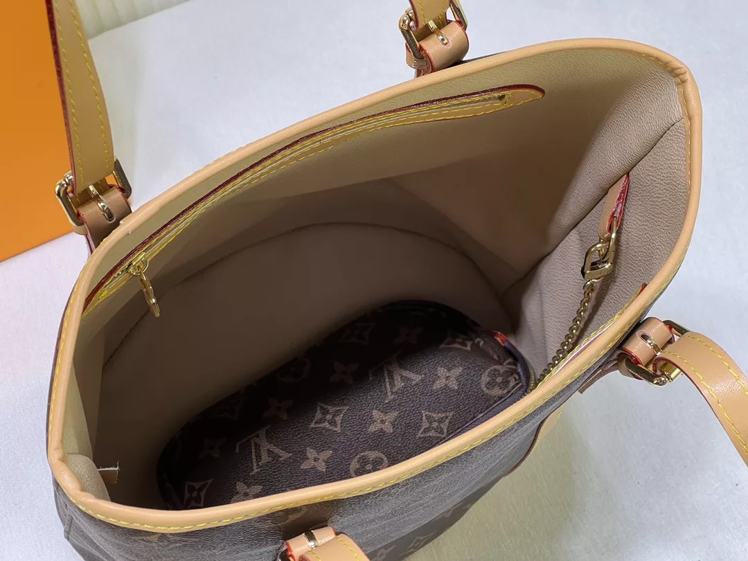 Louis Vuitton AAA Quality Shoulder Bags For Women WellDesigned 4200 - Image 8