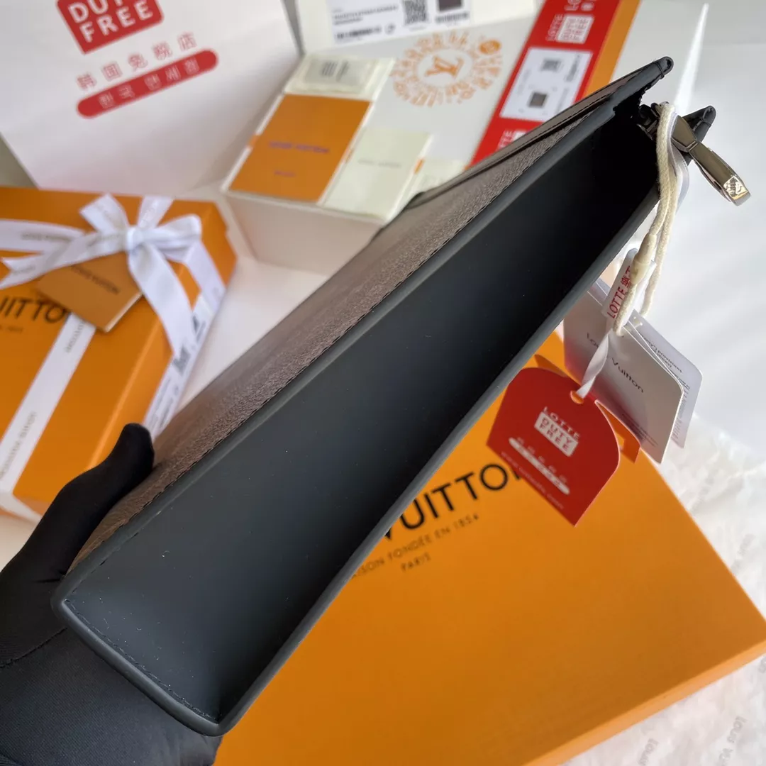 Louis Vuitton AAA Quality Wallets EyeCatching 9192 - Image 6