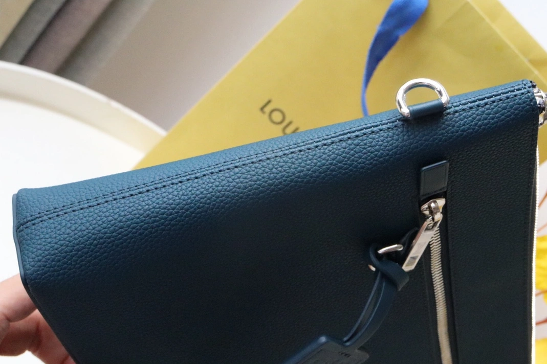 Louis Vuitton AAA Quality Wallets For Unisex Stylish 7246 - Image 6