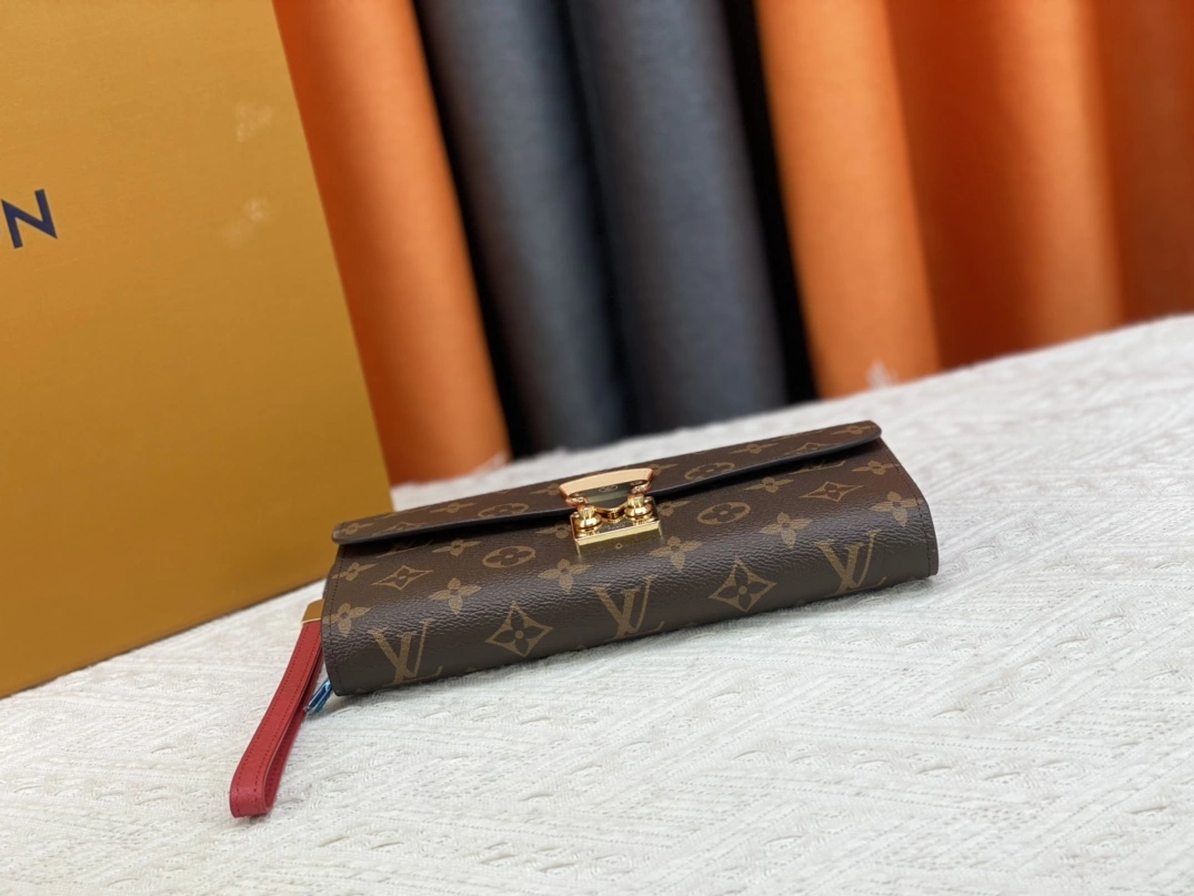 Louis Vuitton AAA Quality Wallets For Women Trendsetting 5197 - Image 4