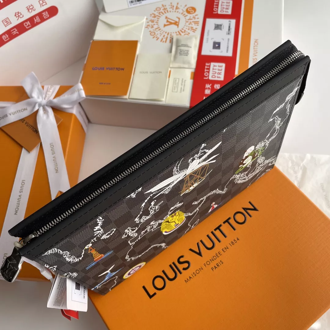 Louis Vuitton AAA Quality Wallets Practical 9321 - Image 5