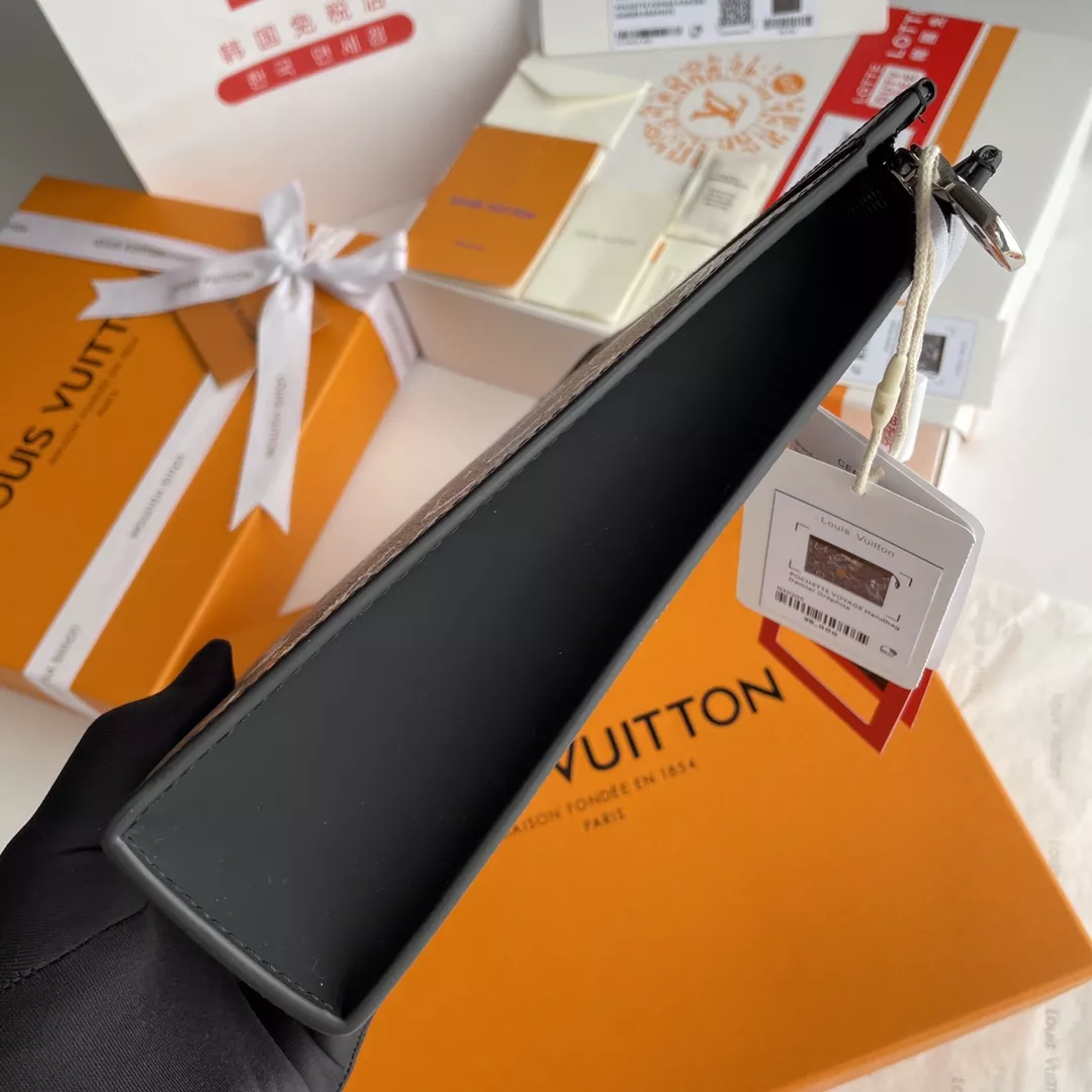 Louis Vuitton AAA Quality Wallets Practical 9321 - Image 6