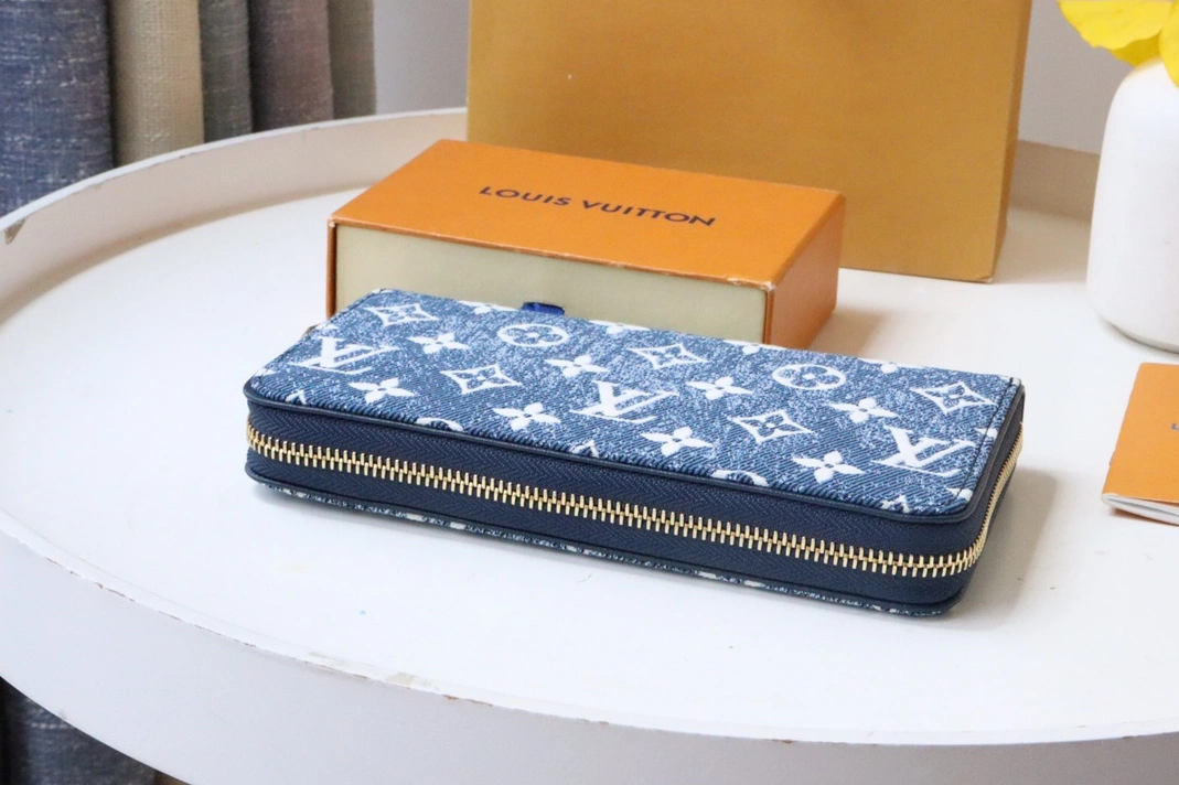 Louis Vuitton AAA Quality Wallets Refined 9487