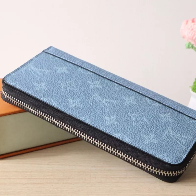 Louis Vuitton AAA Quality Wallets SportInspired 7983 - Image 3