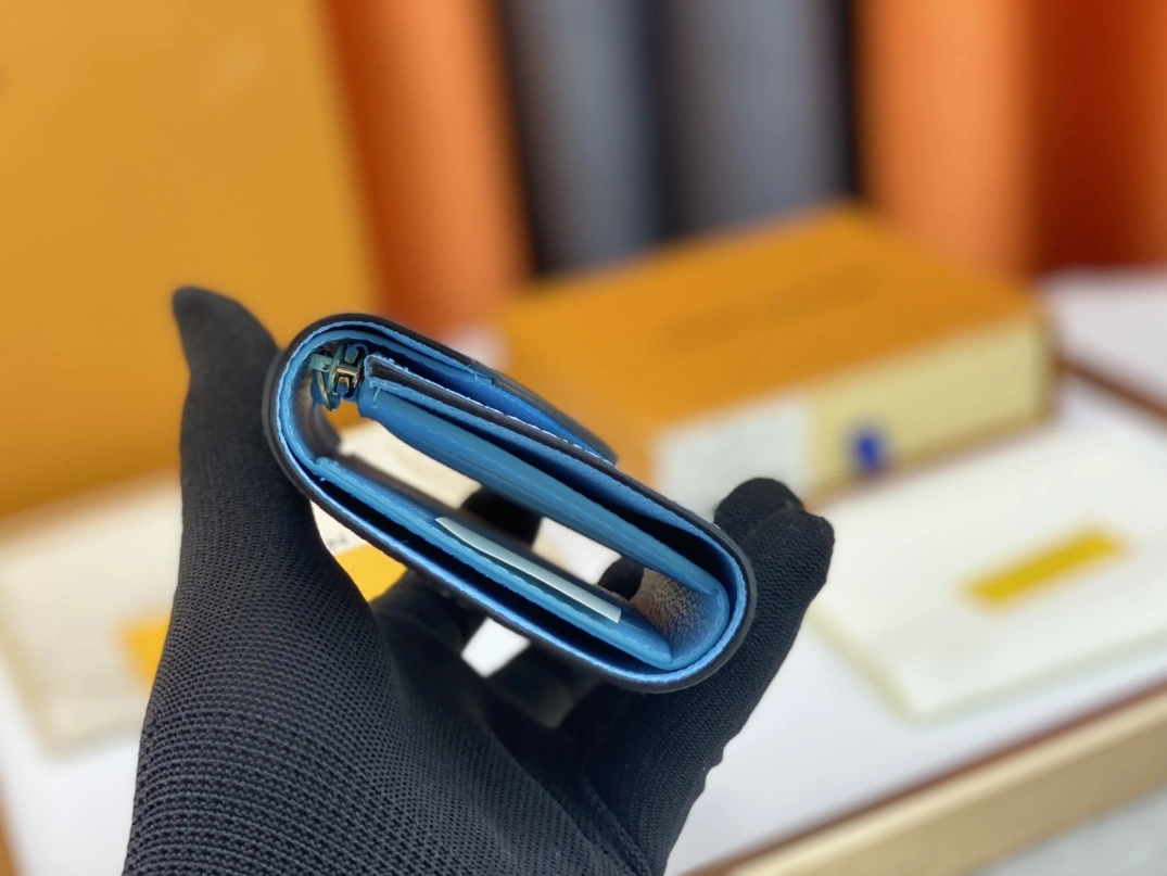 Louis Vuitton AAA Quality Wallets UrbanStyle 6281 - Image 5