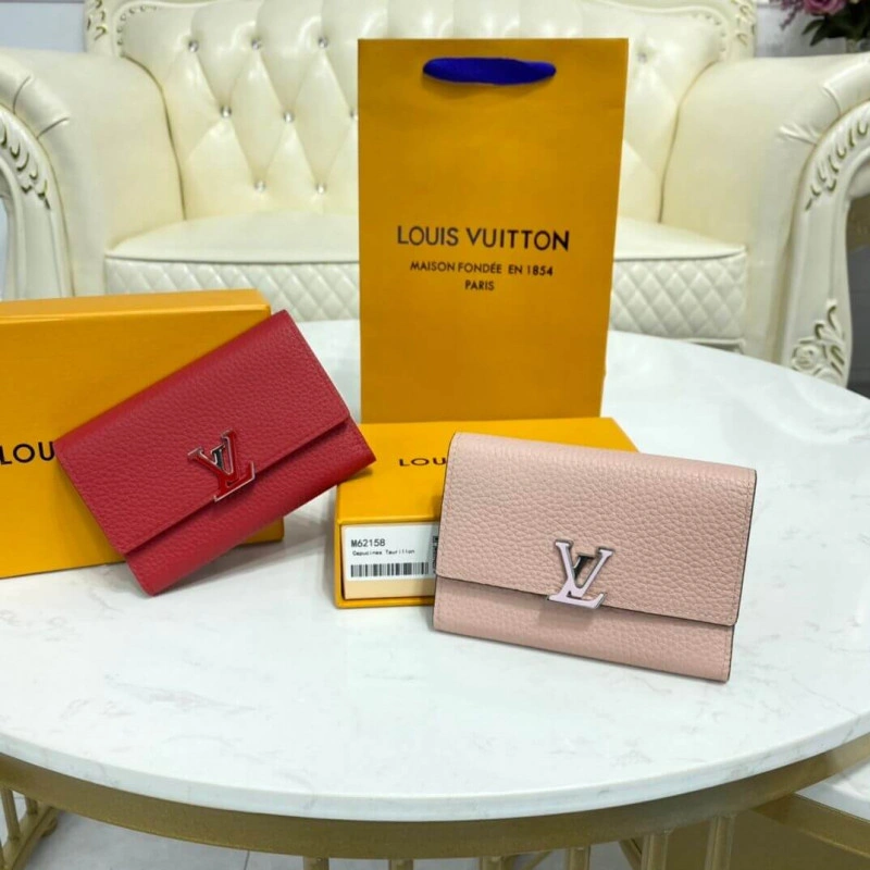 Cowhidele Louis Vuitton Capucines Compact Wallet - Image 11