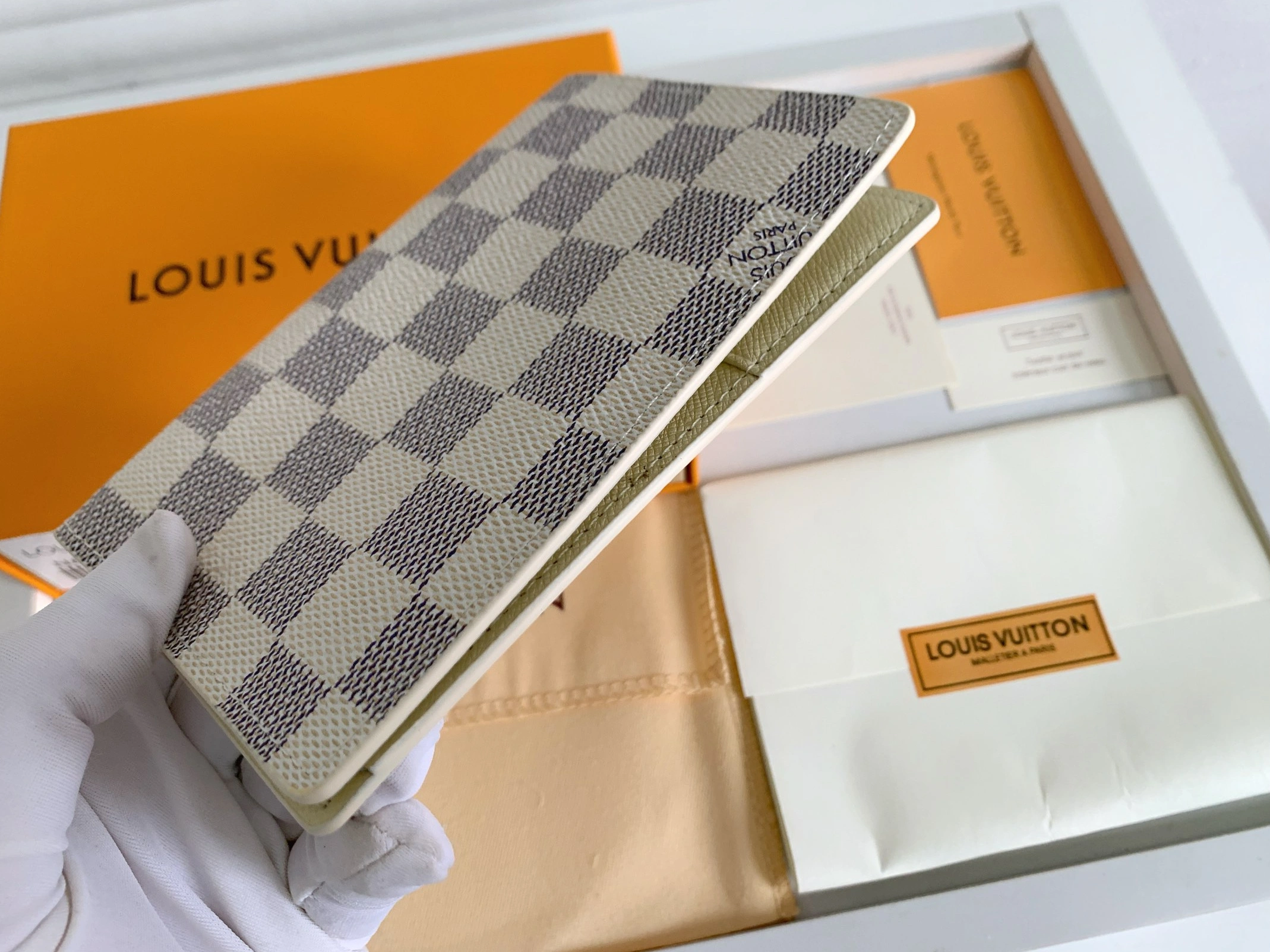 Louis Vuitton Card Case For Unisex Breathable 5943 - Image 6