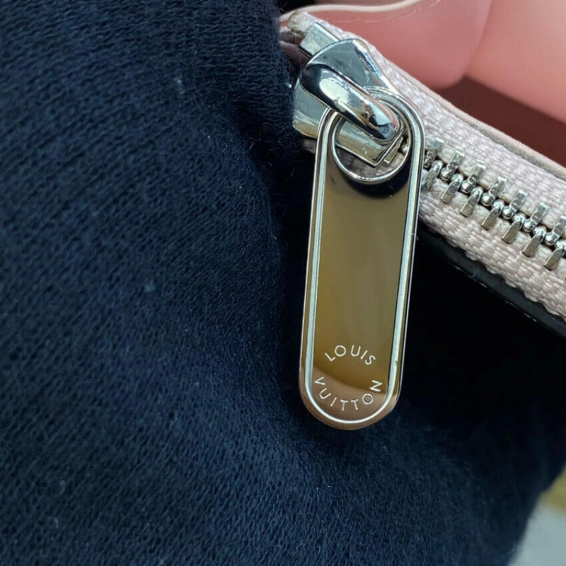 2 card sl Louis Vuitton Coin Purse in Pink Gradient Mahina Perforated Leather - Image 9