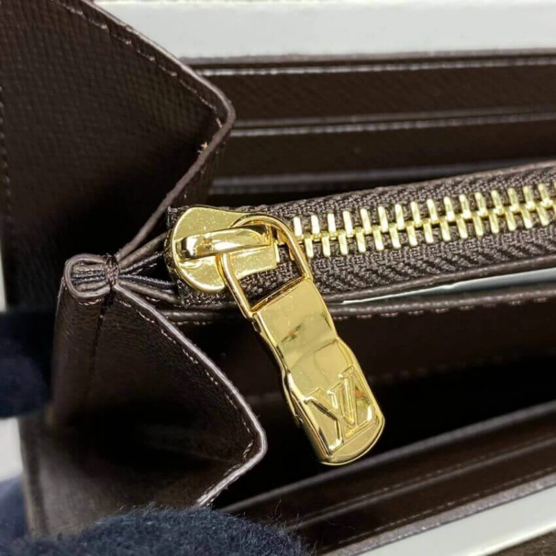 Press stu Louis Vuitton Damier Ebene Sarah Wallet Brown - Image 10