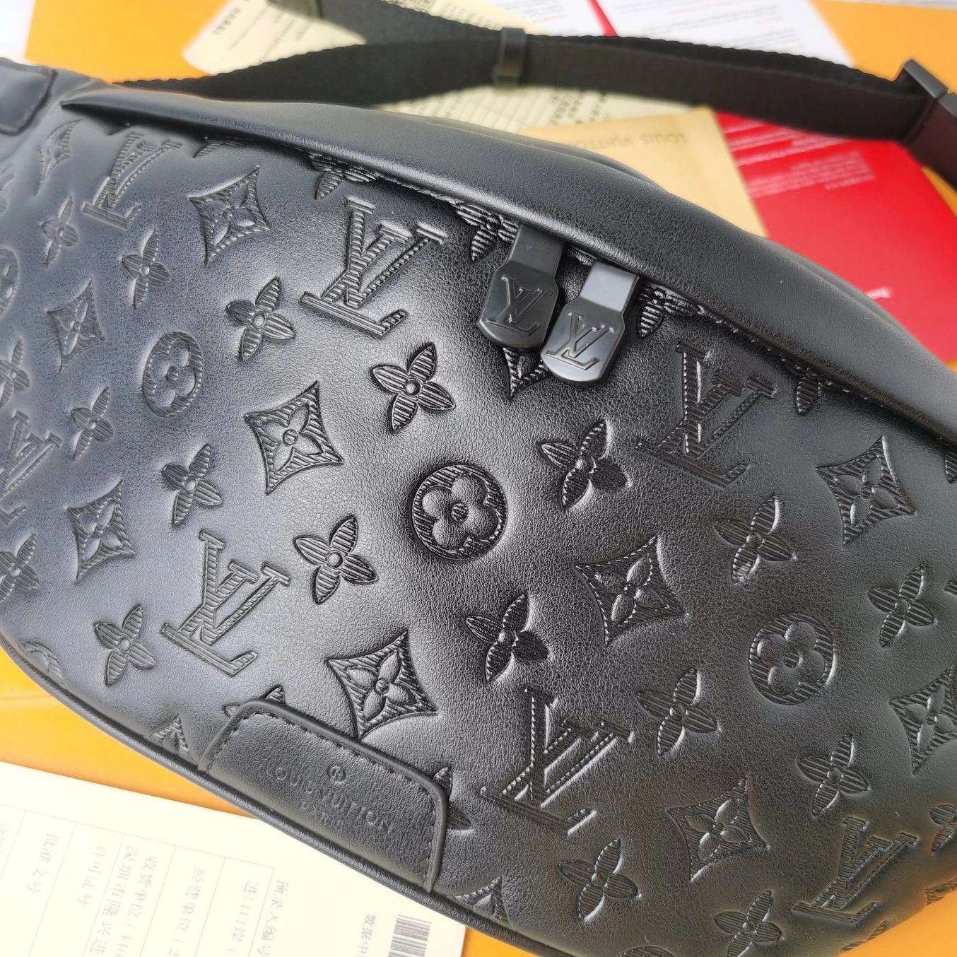 Louis Vuitton LV AAA Man Pockets StreetReady 4952 - Image 3