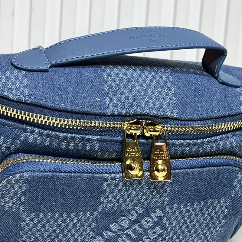 Louis Vuitton LV AAA Quality Belt Bags For Unisex Sophisticated 2912 - Image 4