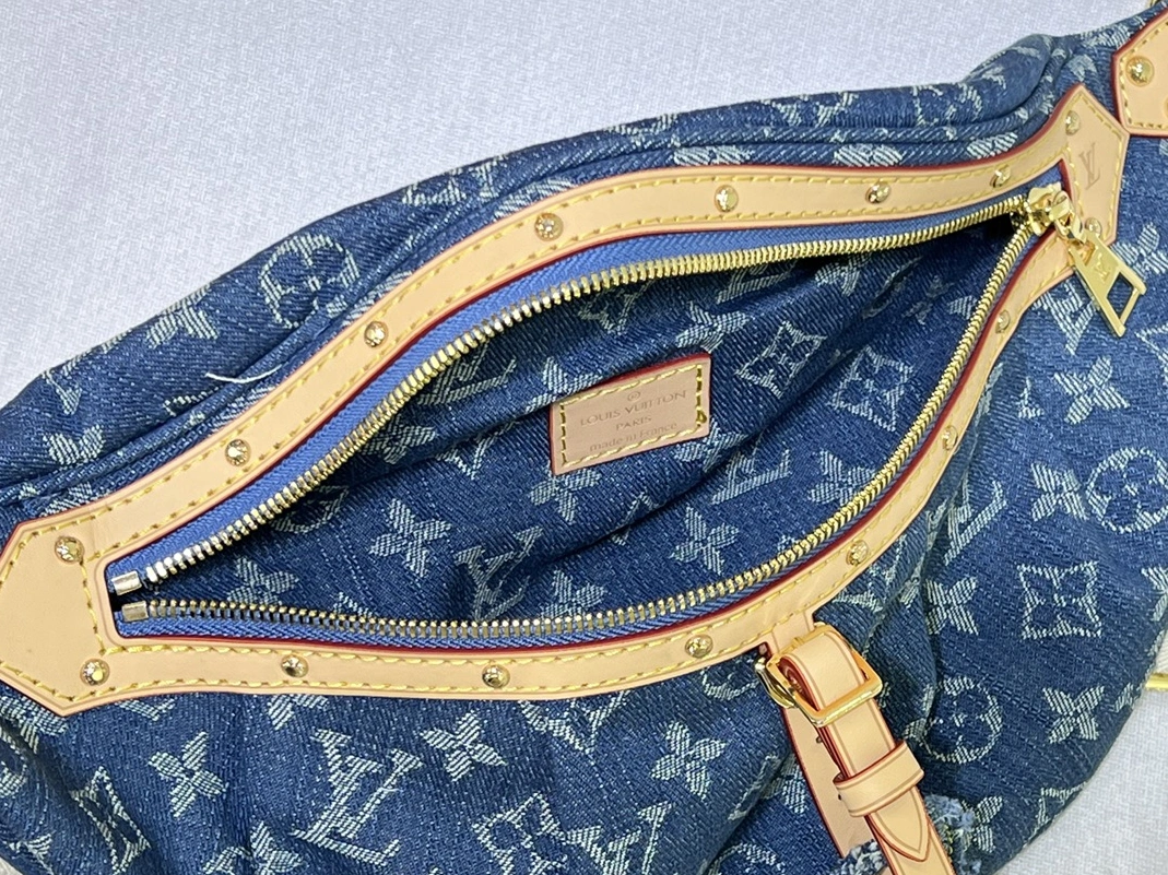 Louis Vuitton LV AAA Quality Belt Bags Versatile 5230 - Image 6